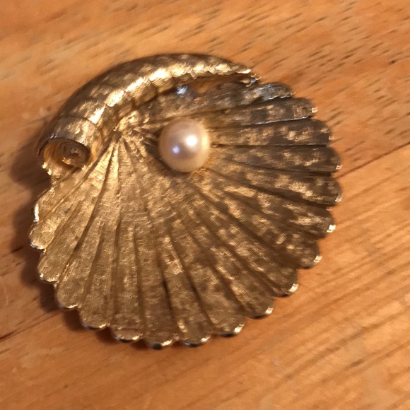 Vintage Capri Cultured Pearl Brooch - Picture 4 of 6